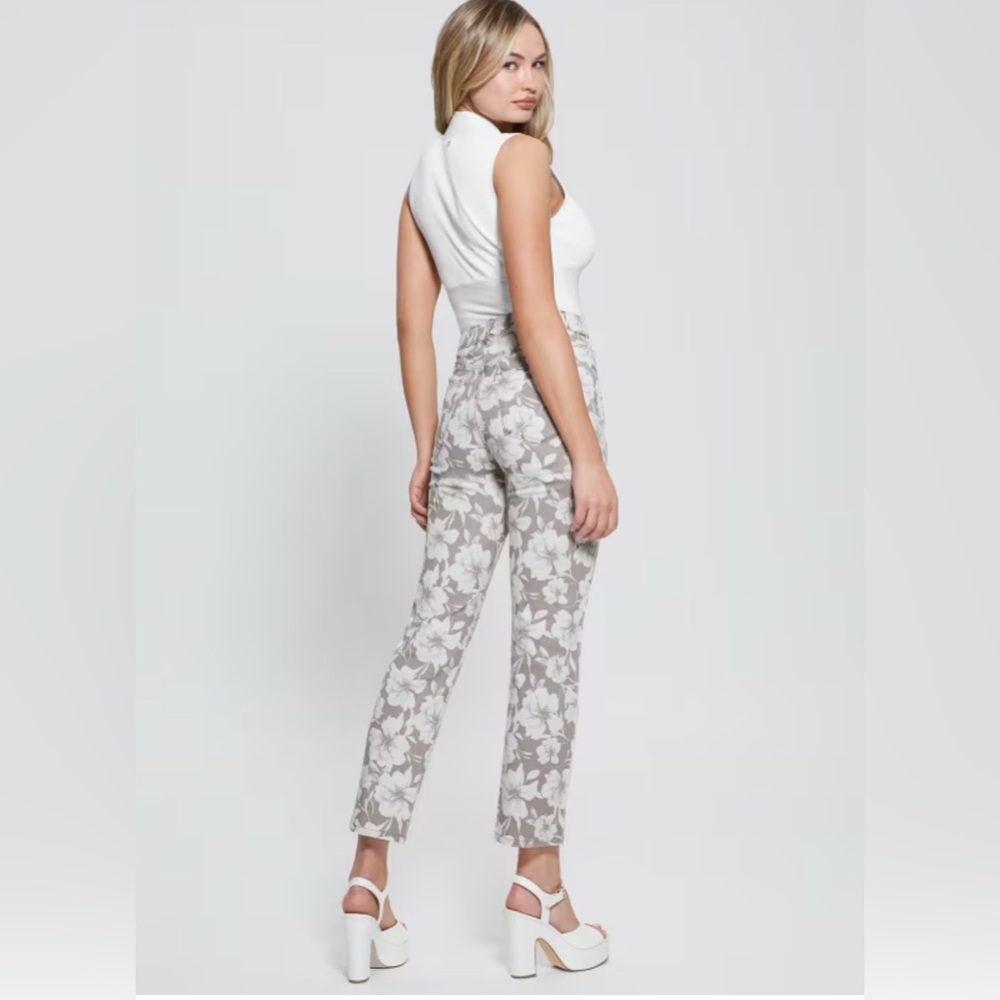 NWT Guess Floral Jeans. - Picture 4 of 8